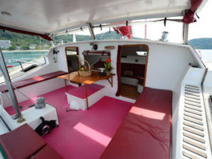 catamaran salon